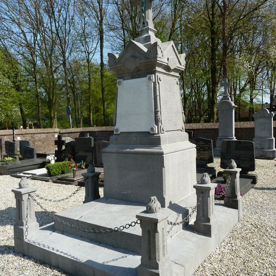 Family grave Warblings