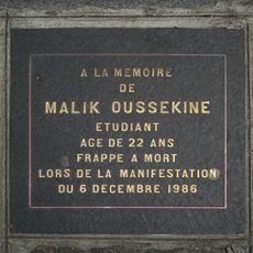 Plaque à la mémoire de Malik Oussekine