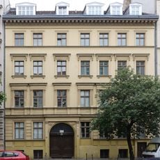 Mietshaus & Remise Biesentaler Straße 10