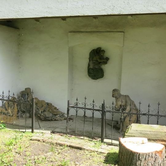 Sousoší Getsemanská zahrada u hřbitovní zdi v Libědicích