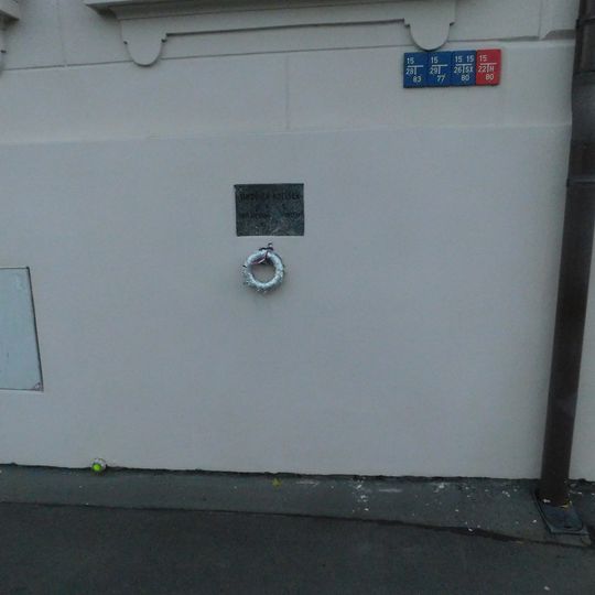 Pamění deska Jindřicha Kulíška na domě Bělohorská 182/171 na Břevnově