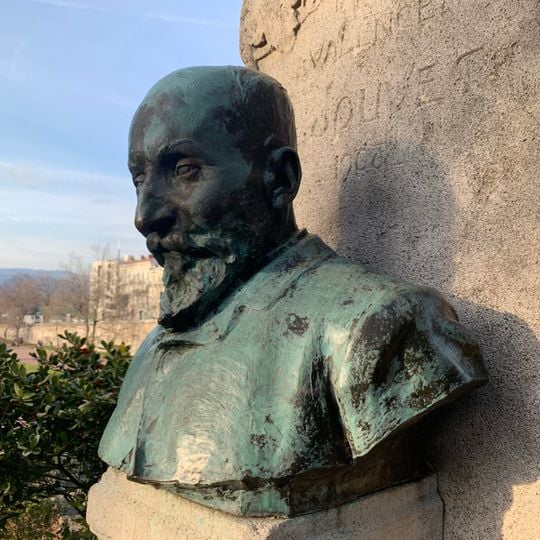 Buste de Théodore Jouvet, Valence