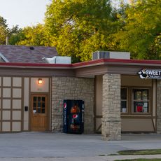 Best Oil and Refining Company Service Station