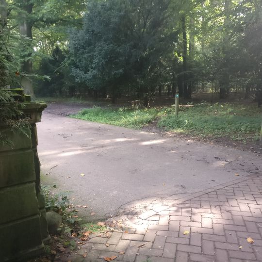 Duin en Kruidberg: hekpijlers langs de oostzijde van de Duin en Kruiderbergerweg