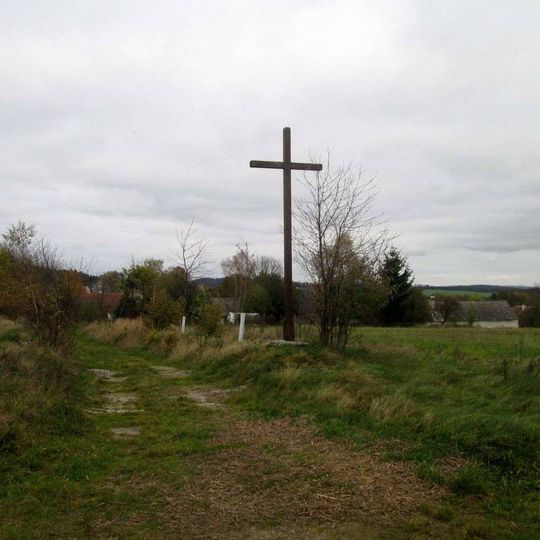 Kříž jižně od Nové Vsi  u polní cesty