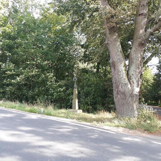 Kříž východně od Číčenic