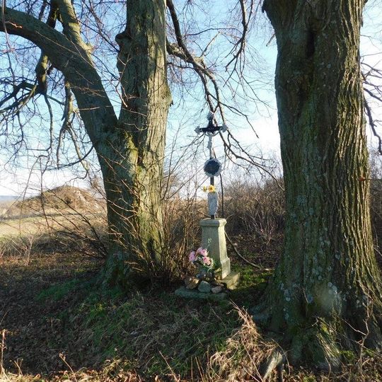 Kříž u polní cesty jihovýchodně od Vyskytné