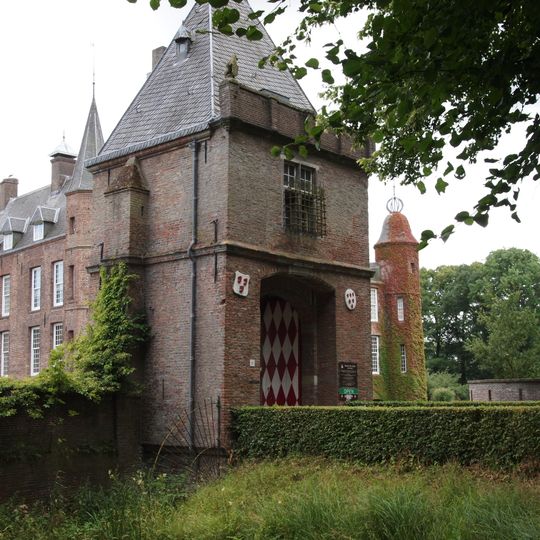 Slot Zuylen, poortgebouw