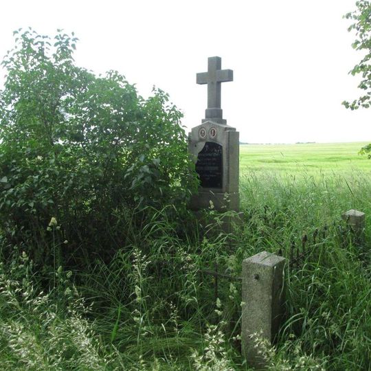 Kříž jihovýchodně od Bítova