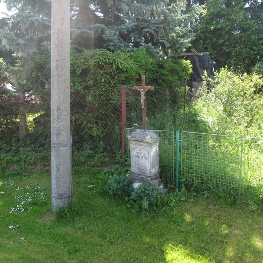 Kříž v Dolním Kramolíně u silnice