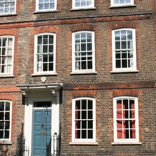 113 Mile End Road E1