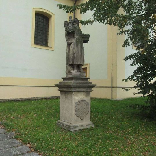 Socha svaté Notburgy u kostela v Merklíně
