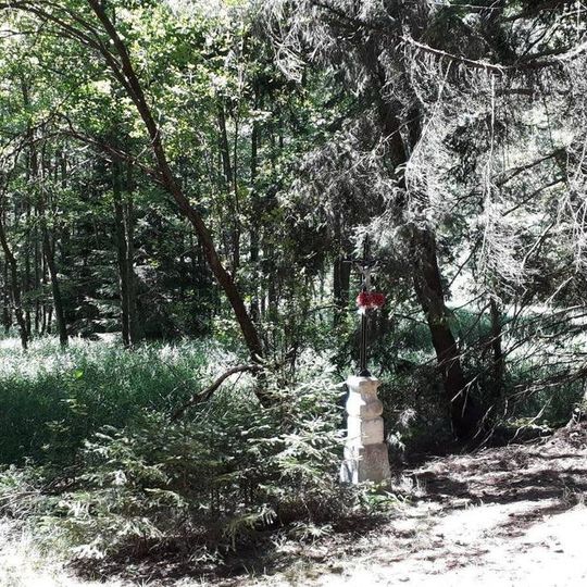 Kříž východně od Nového Mnichu u Hladovského potoka