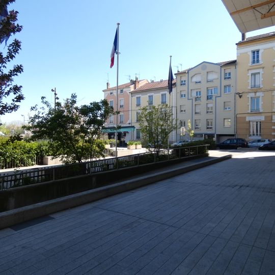 Place Hélène Carrère d'Encausse