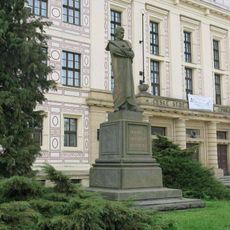 Pomník Karla Havlíčka Borovského před gymnáziem v Duchcově