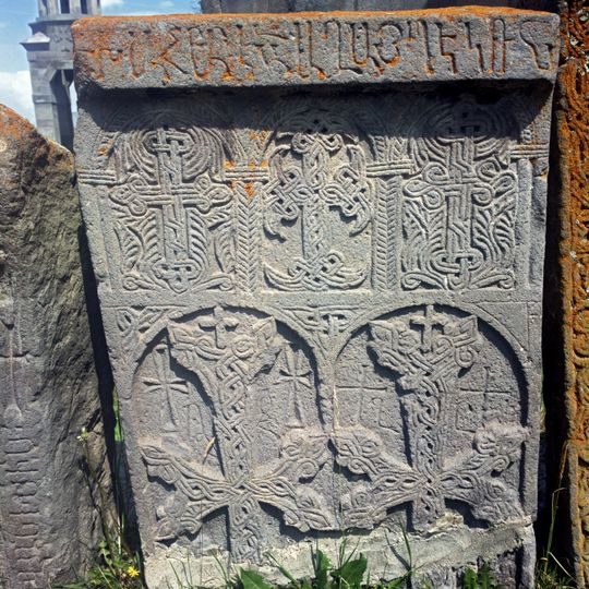 Աղայպեկի և Ասլիզատի խաչքար