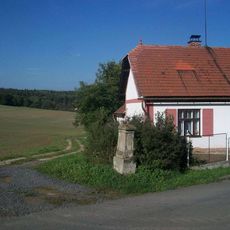 Kříž západně od Chrášťovic