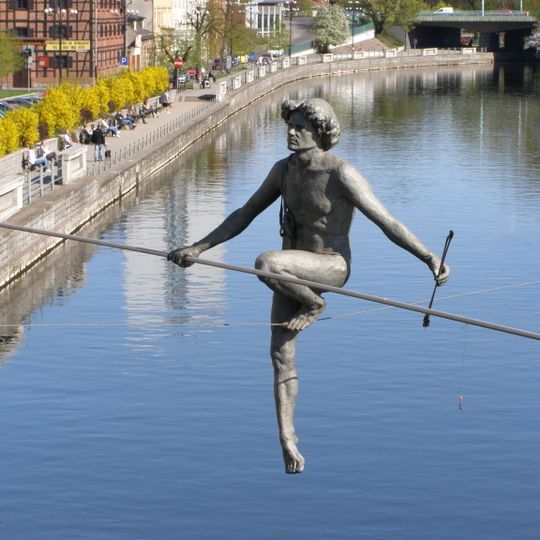 Przechodzący przez rzekę