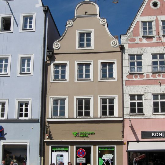 Wohn- und Geschäftshaus