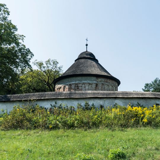 Kostol r. k. sv. Margity, rotunda, múr hradbový