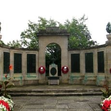 Devizes And Roundway War Memorial With Associated Railings