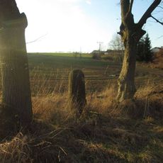 Kříž jižně od Nedražic u cesty