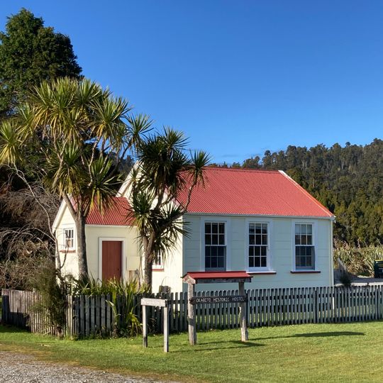 Ōkārito School