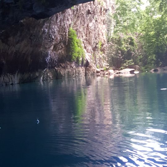 Altınbeşik Mağarası