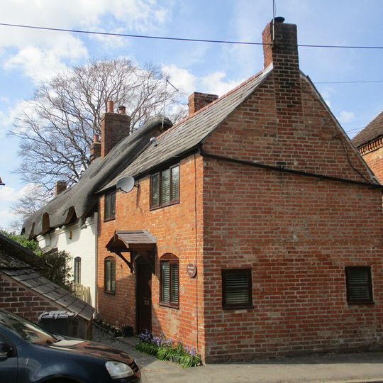 Glencoe Cottage And Middle Cottage And Roadside Cottage