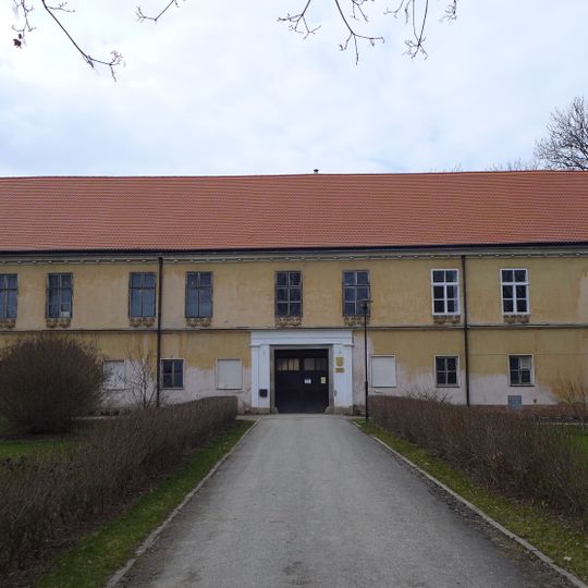 Miroslavské Knínice Castle