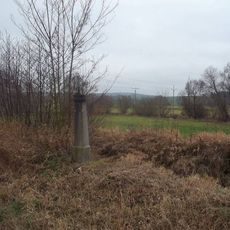 Kříž u potoka západně od Meclova