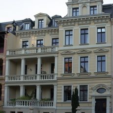 Mietshaus in geschlossener Bebauung mit Vorgarten Augustastraße 28