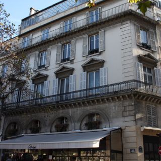 2 place Franz-Liszt - 100 rue d'Hauteville, Paris