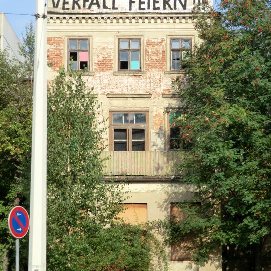 Wohnhaus in geschlossener Bebauung mit Vorgarten Postplatz 5