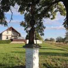 Kříž u silnice 152 ve Slavěticích