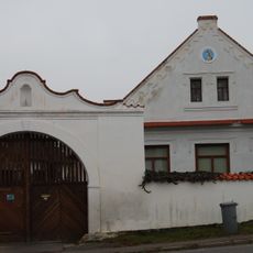 Dva vjezdy usedlosti čp. 2