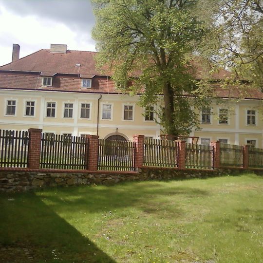 Těchobuz Castle