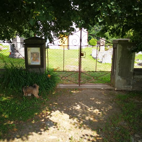 Vrchní brána na evangelický hřbitov v Křížlicích