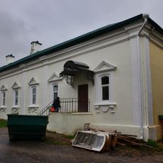 Трапезная с росписью плафона и келарским корпусом (Саров)