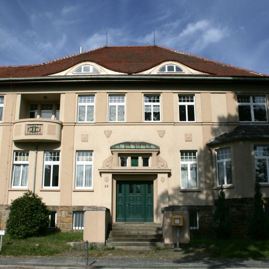 Fabrik Eggert ; Vereinigte Grobgarnwerke; Verwaltungshaus mit seitlichem Anbau, Einfriedung und neben stehender Toreinfahrt, straßenbegleitende Fassade des Fabrikgebäudes und weiteres Fabrikgebäude mit Einfriedung des Grobgarnwer