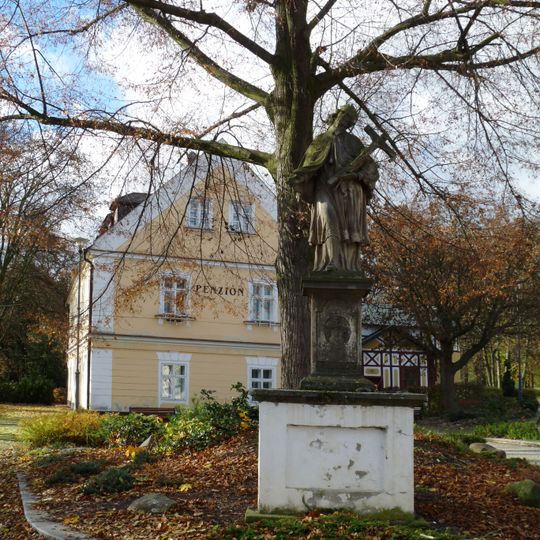 Socha svatého Jana Nepomuckého v areálu lázní Evženie