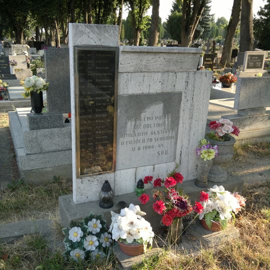 Náhrobník umučených antifašist