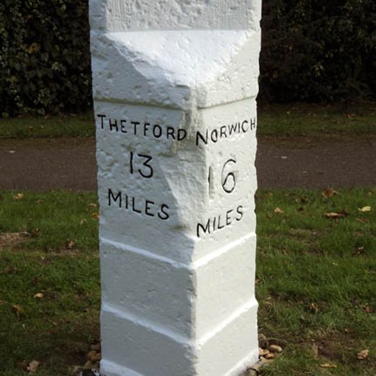 Milestone, London Rd, c.20m W of jct with Keeling Way
