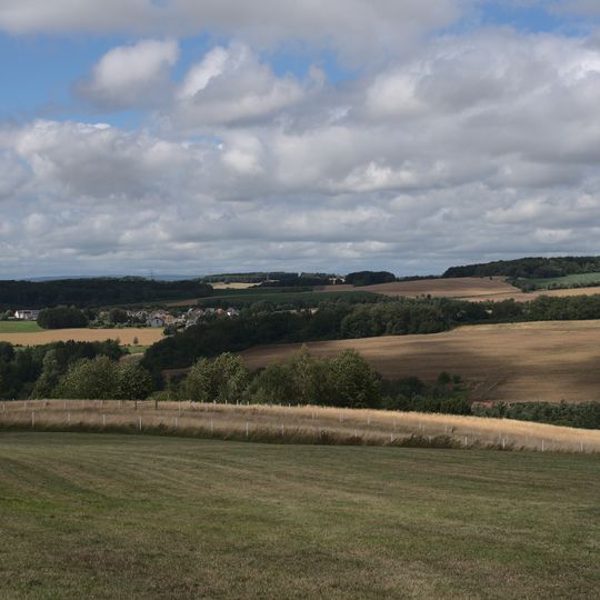 Berschweiler Tal mit Kreuzwaeldchen und Holzer Wiese