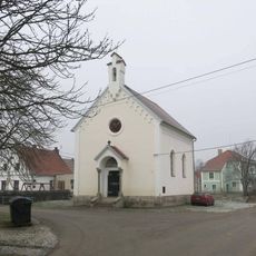 Kaple na návsi v Pístech