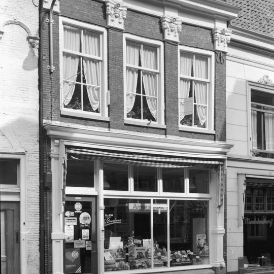 Pand onder vernieuwde kap