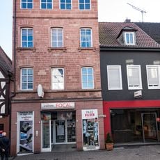 Wohn- und Geschäftshaus