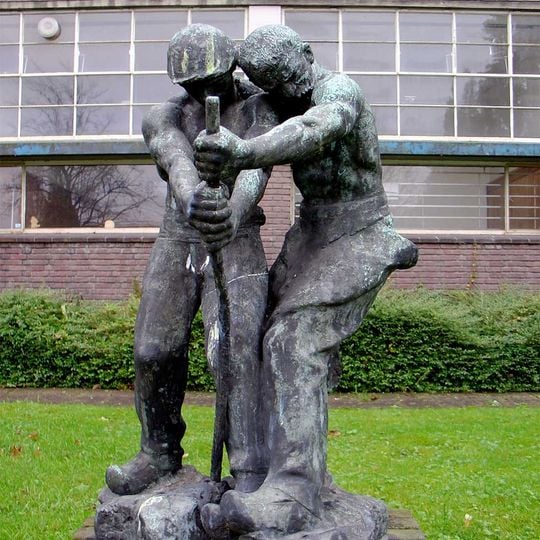 Deux ferronniers en tablier