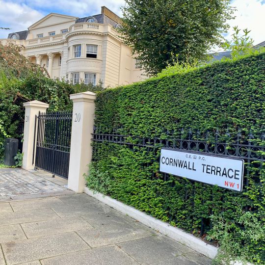 Forecourt Garden Railings To Numbers 20 And 21