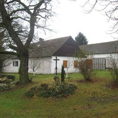 Kříž v Ničové v zahradě